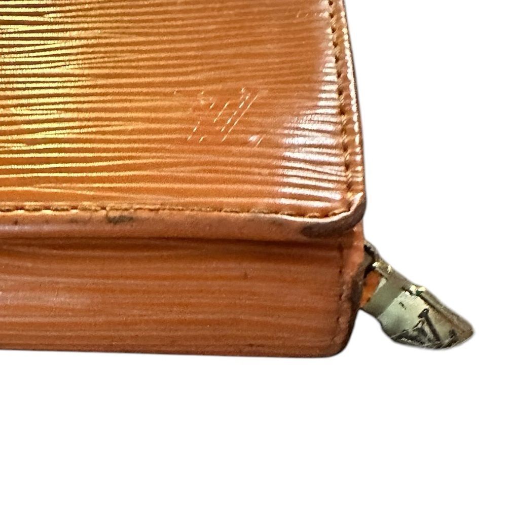 Authentic Louis Vuitton epi leather snap wallet. Orange. - Picture 11 of 16